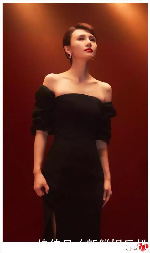 看了高圆圆穿露肩裙，再看看袁泉，终于知道夏雨为啥要吃回头草了