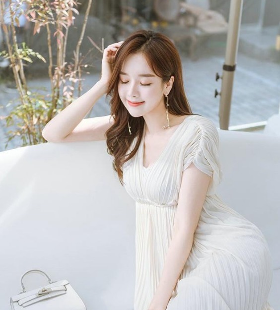 气质|街拍连衣裙美女,展现女性特有的温柔气质
