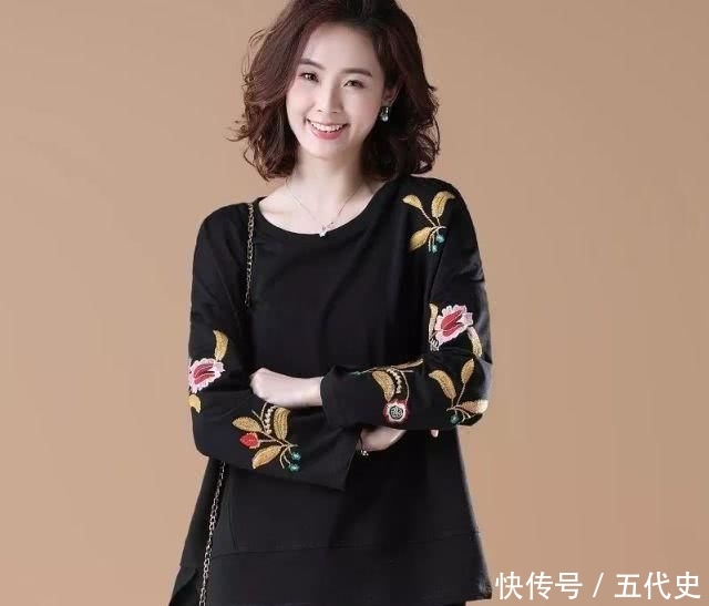  「气质」女人工资上四千，建议穿这“流苏装”，洋气嫩美，谁见都夸漂亮