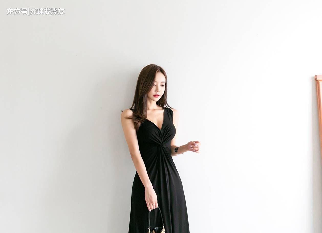 孙允珠纳米乌黑绸缎波西米亚裙