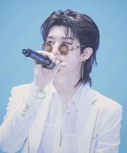 同样是鲻鱼头造型蔡徐坤可爱，易烊千玺成熟，最好看的是他！