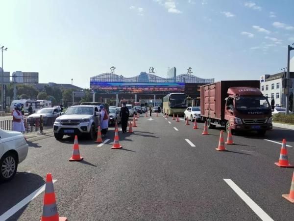 高速■外地户口不准在宁波下高速？记者核实：是谣言
