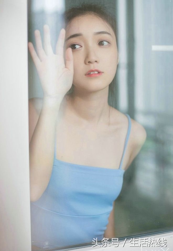 阳光气质美女,是炎热夏季里的一道亮丽风景,天使之美不容错过