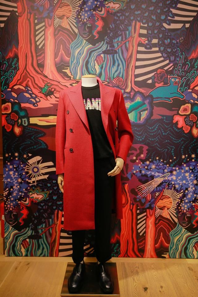 Paul Smith于2018年秋冬系列推出Dreamer印花图案，将迷幻梦境呈