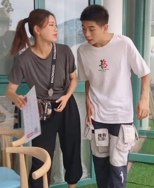  王道@街头又火了一款裤子，叫“四袋裤”，潮归潮，但却意外很显