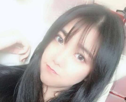 斗鱼官方力捧新一姐! 人气超呆妹, 收入超阿冷