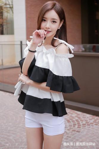 漂亮的辣妈,戴着墨镜,穿着牛仔短裤的一瞬间,打扮得很年轻!