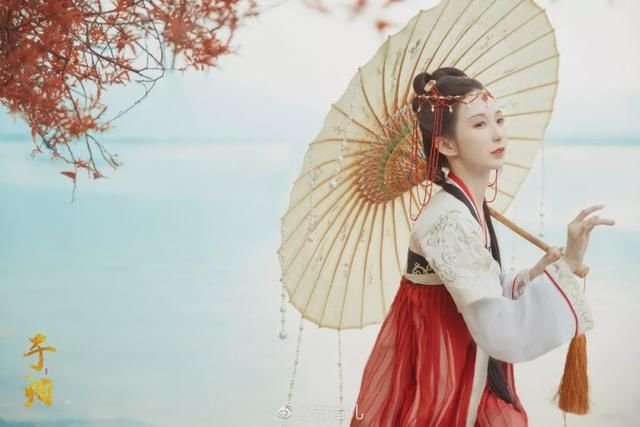  「桃之夭夭」汉服小仙女：桃之夭夭，灼灼其华