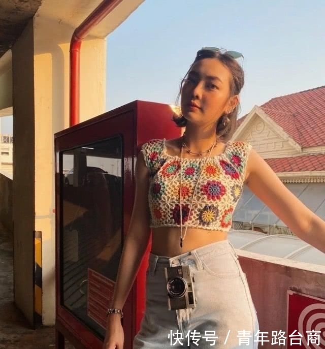  [针织衫]我能告诉你，这种“宝藏衫”配裤子后，走街上会一人独美吗