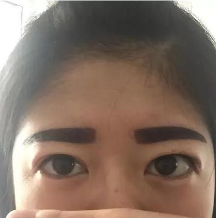 女人，到底是“画眉”好还是“纹眉”好?看看下图，瞬间一目了然