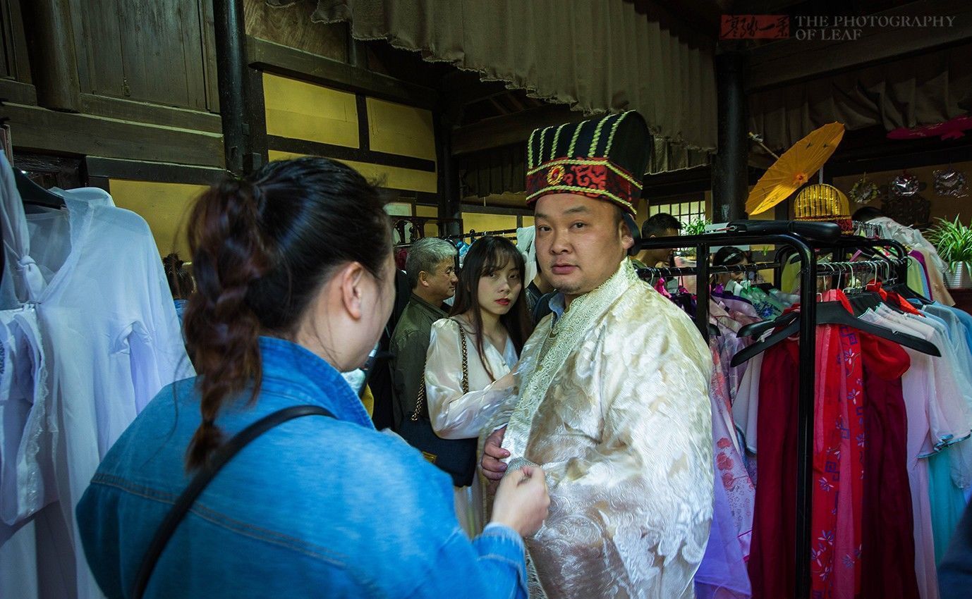 如今有人喜欢唐装汉服，为何日本人穿和服，中国人不恢复穿汉服?