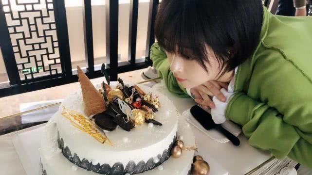 唐一菲选华妃蒋欣回应