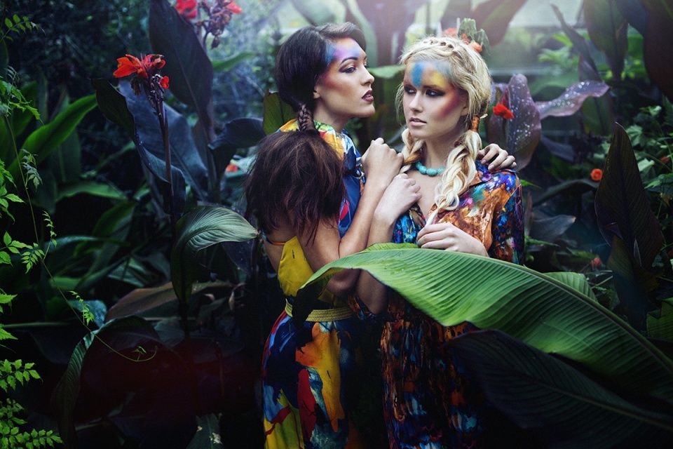 摄影是一种工具，她将自己的想象具象，并传递给他人