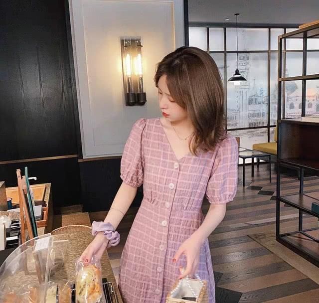  『显瘦』简约大方的淑女款连衣裙，显高显瘦还遮肉