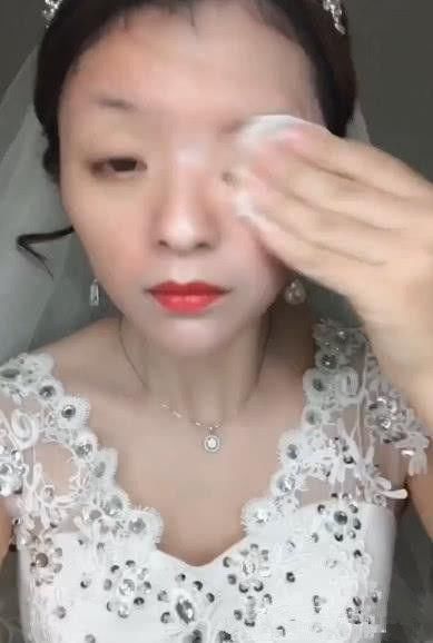 新娘办完婚礼之后卸妆，新郎从未见过卸妆的她，吓得晕过去