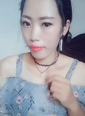 抖音一妈妈说女儿嫁不出去，女儿化妆后，母亲立马联系相亲对象
