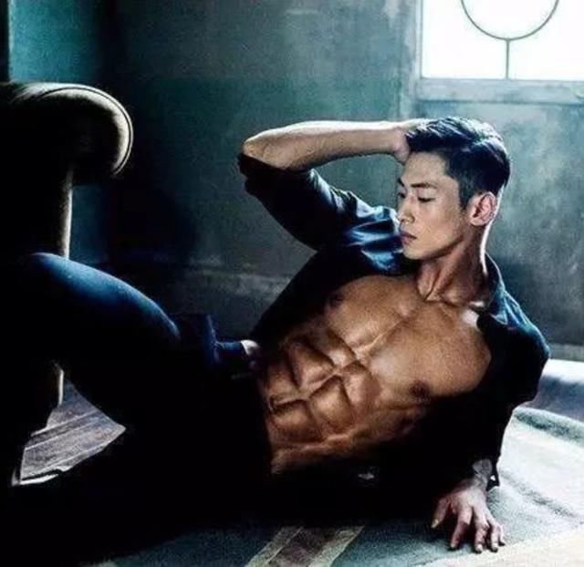 这个“处女脸”的亚洲姑娘，蜂腰翘臀大长腿，迷倒万千宅男!