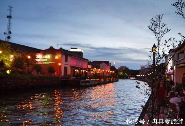 一个名字比中国还要中国的外国城市, 因一道海峡举世闻名！