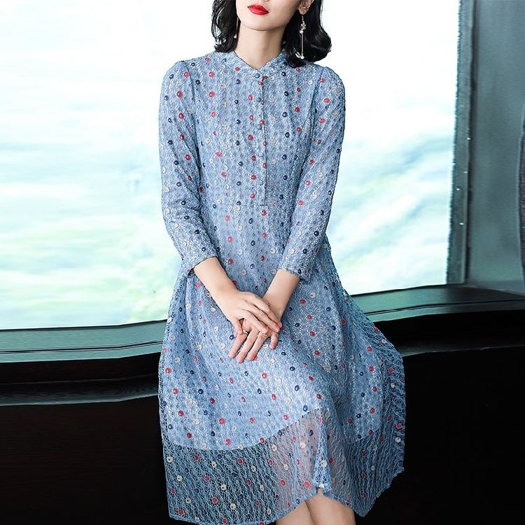 悄悄告诉你，今年大衣里面这样穿，上身满满女人味，穿3年不过时