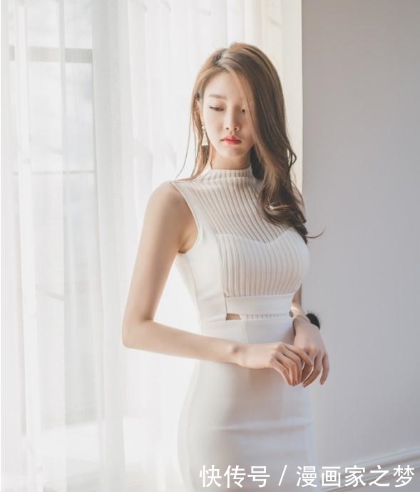  『小姐姐』刮痕连衣裙,将黑丝贯彻到底,小姐姐果然很美