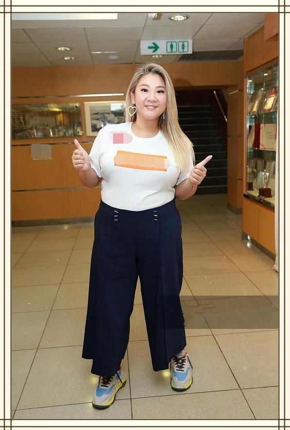 当180斤郑欣宜和110斤蒋欣同穿阔腿裤，网友:微胖真的不用减肥!