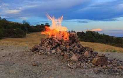 意大利最“憋屈”的火山 当地人不但不害怕还用它烧火做饭