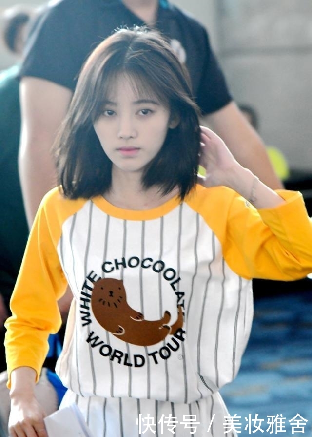 鞠婧祎短裤提得太高,安全裤都露出来了,网友:好尴尬啊!