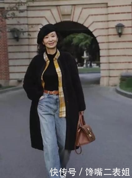  「底裤」女人过了50再懒也别穿打底裤，太土！看这对母女搭配，洋气又减龄