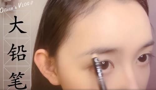  #配音#蒋依依化妆，请表哥配音，看到表哥配的字幕，这才是直男审美