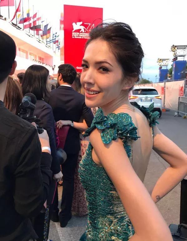 天呐| 许玮宁泳衣照被抢镜!换个唇色你就能美过湾湾最美麻豆?