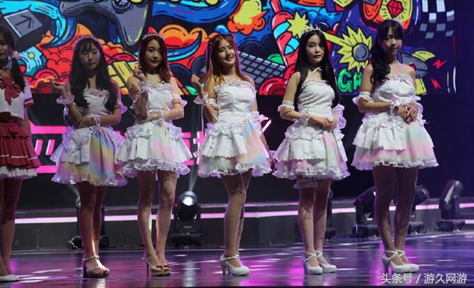 40度高温天气还去逛CJ展会的 除了游戏周边之外还有一排排美女