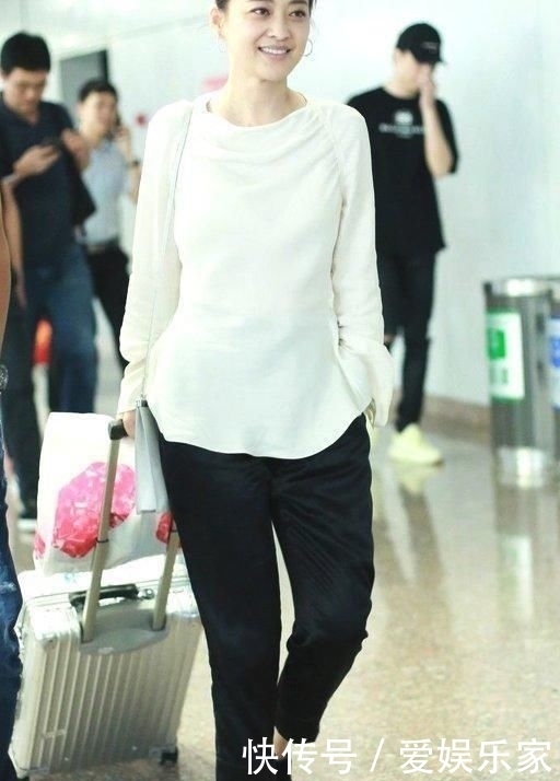 「终于」梅婷终于老了!一笑满脸都是褶子了,化妆后看着还像44岁