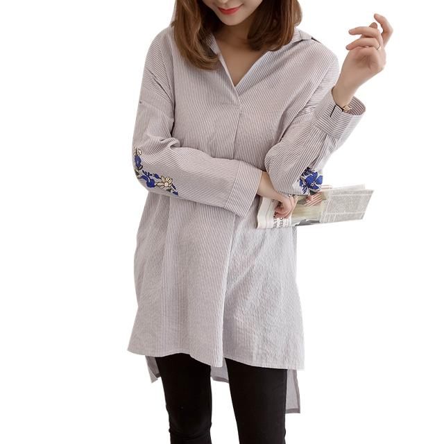 70后女人,别风衣了,太土了!学学下面女人的搭配,年轻的不行