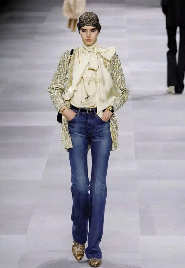  『复古』穿上喇叭裤 变成复古女郎