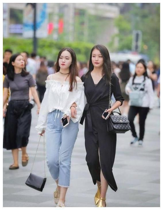 街拍：图六穿高开叉旗袍，“凹凸有致”的身材，散发女人味！