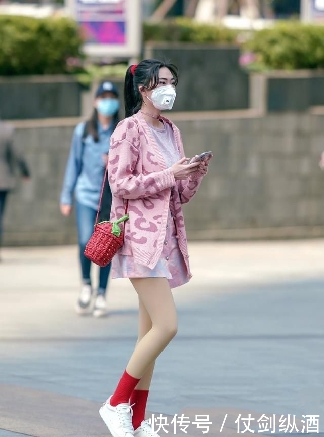  针织■大家注意了！顺色搭配也能穿出层次感，文艺又秀气，妥妥的小仙女