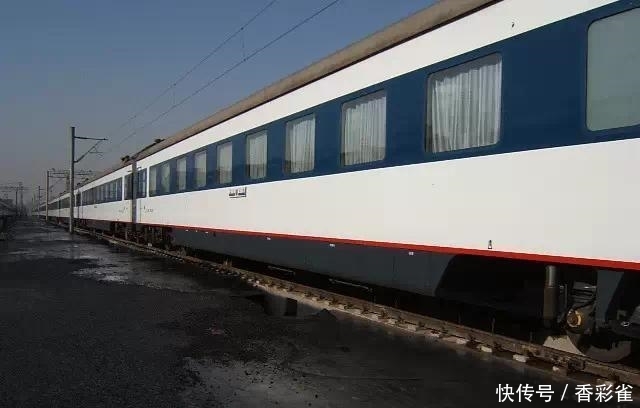 为什么以前铁路上的红皮列车很少了, 都又换成现在的绿皮了?