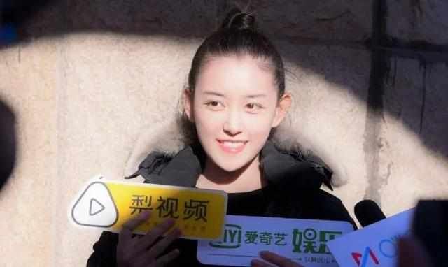 『依依』长开了的蒋依依惊艳到“抢”女主风头!19岁的她会是新一代“国民闺女”吗?