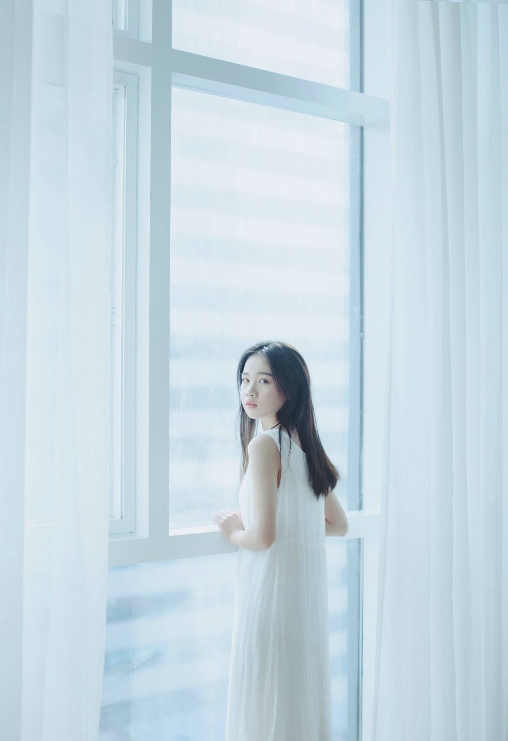 笑容甜美的大长腿丹凤眼清纯肤白邻家清纯女孩私拍