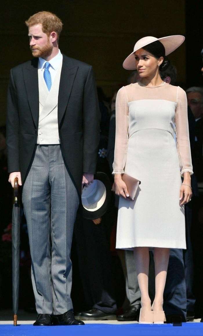 梅根王妃两度获选时尚偶像奖，和哈里王子的情侣装太登对啦！