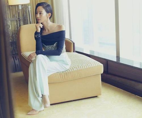 张钧甯穿着运动装紧身裤秀身材，对比与宋祖儿，丝毫看不出年龄！