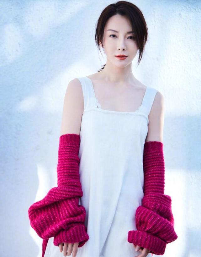 陈数的最美身材照，图三干练十足，图四让我看了莫名心跳加速