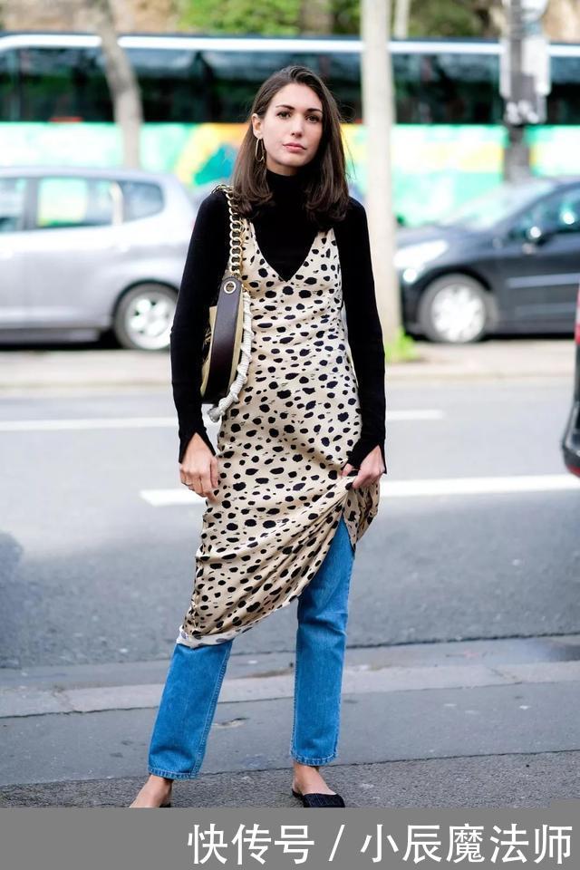  「色打底衫」今年这条“吊带裙”彻底火了，时髦性感又显瘦，刘雯穿上美炸了