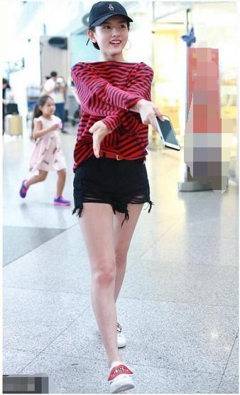 当165宋祖儿撞上167杨幂，终于明白腿直和腿细哪个更重要了