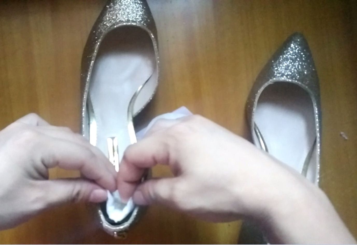 高跟鞋不跟脚或是脚后跟磨脚，一个妙招即可解决!