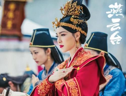 『大片』唐嫣新戏曝新照！孕妇骑马英姿超级飒，比杨幂刘诗诗时尚大片都美