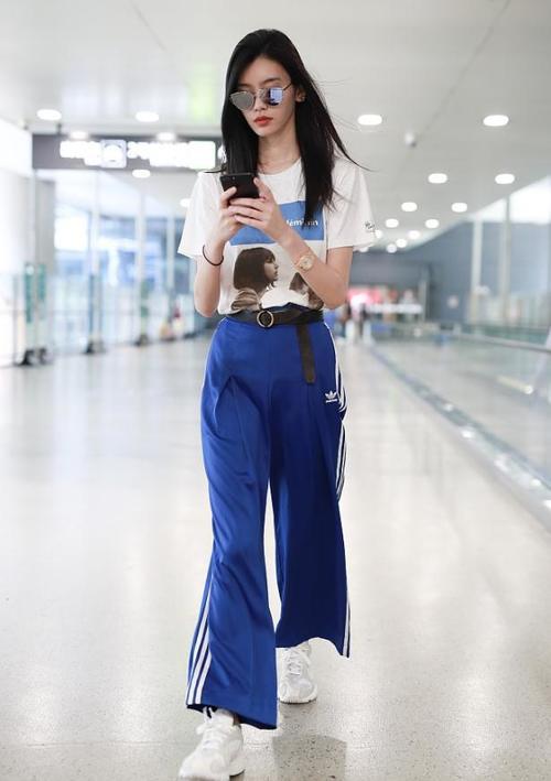 奚梦瑶搞什么，裤袜破了至少87个洞，硬是把它穿成“海娜纹身”！