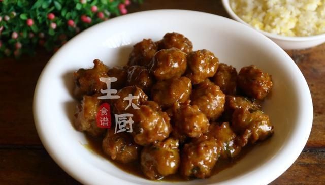  吃腻：普通肉丸都吃腻了？这道咖喱小丸子香味浓郁，让你胃口大开