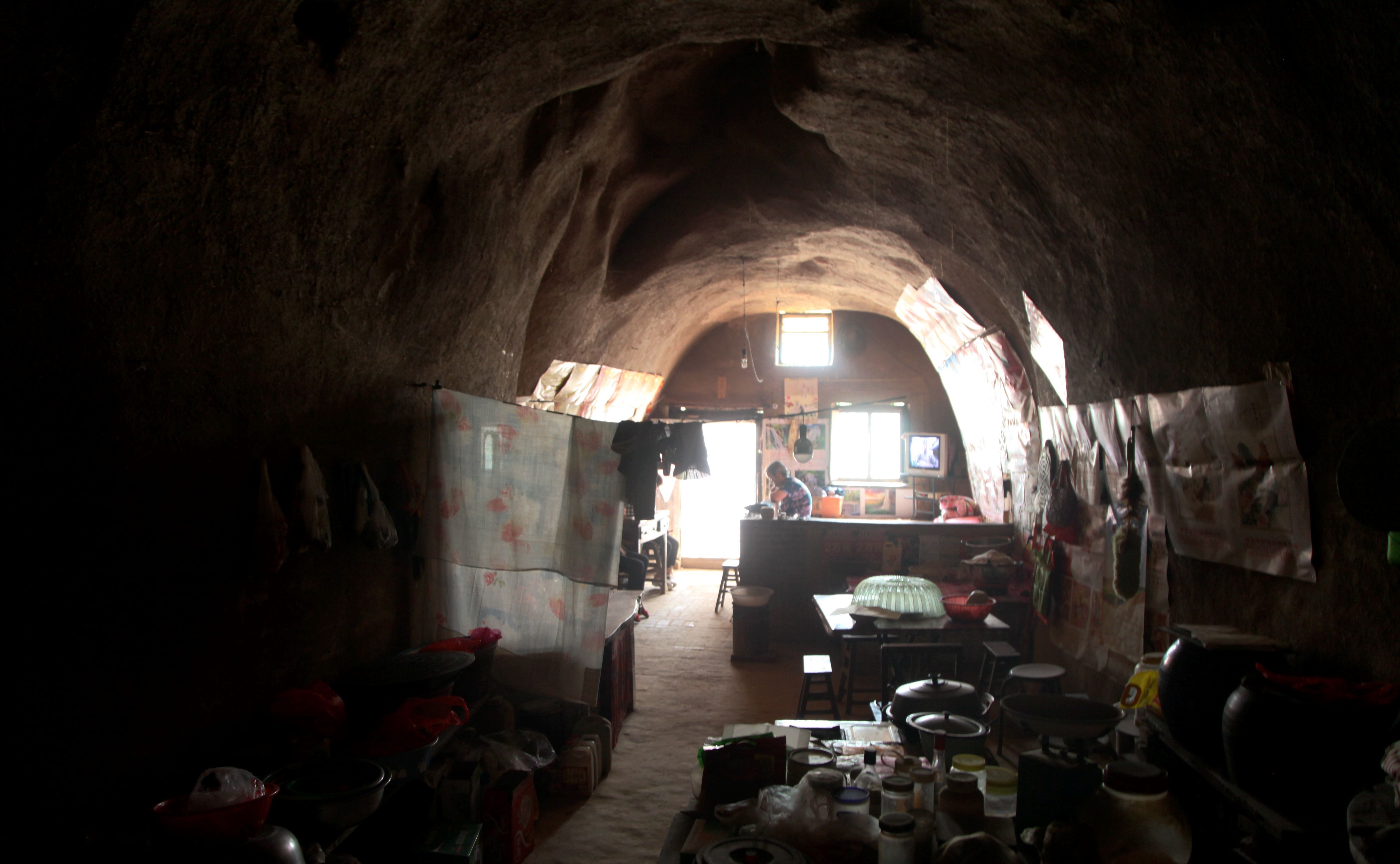 40多度高温天，实拍山西农村地坑院里人们的真实生活状态