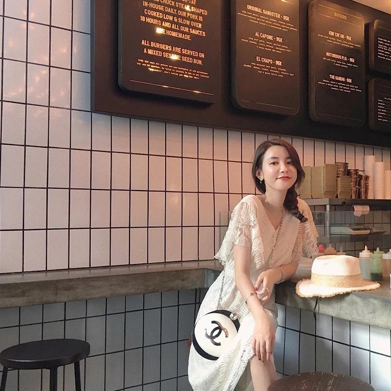 街拍：如此美艳动人的小姐姐, 还真是第一次看见!